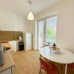 Apartment Simcity I Square W Balcony 24 7 Self Check-in 1 Min Walk To Europa Shopping Mall *