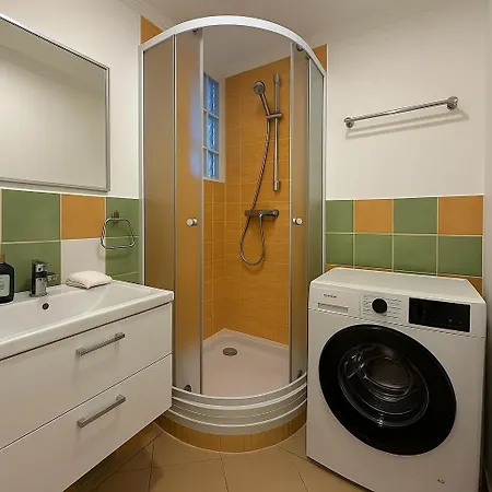 Simcity I Square W Balcony 24 7 Self Check-in 1 Min Walk To Europa Shopping Mall شقة زفولين