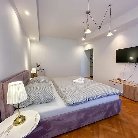 Lejlighed Simcity I Square W Balcony 24 7 Self Check-in 1 Min Walk To Europa Shopping Mall Zvolen