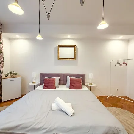 Simcity I Square W Balcony 24 7 Self Check-in 1 Min Walk To Europa Shopping Mall Zvolen