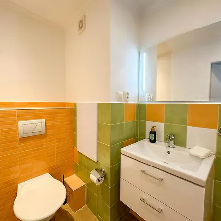 Simcity I Square W Balcony 24 7 Self Check-in 1 Min Walk To Europa Shopping Mall Apartment Zvolen