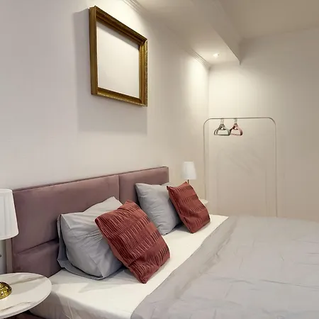 Simcity I Square W Balcony 24 7 Self Check-in 1 Min Walk To Europa Shopping Mall Zvolen