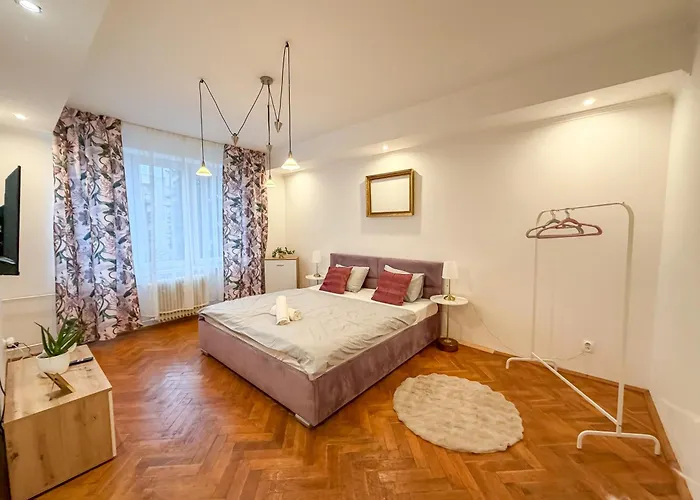 Simcity I Square W Balcony 24 7 Self Check-in 1 Min Walk To Europa Shopping Mall Apartment