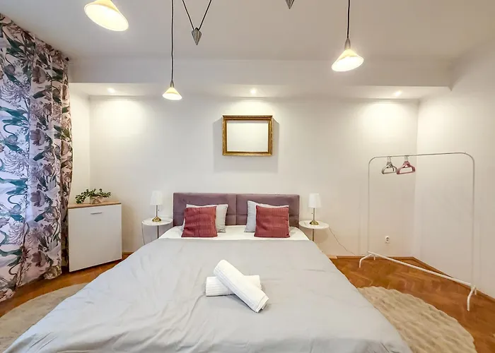 Simcity I Square W Balcony 24 7 Self Check-in 1 Min Walk To Europa Shopping Mall Zvolen