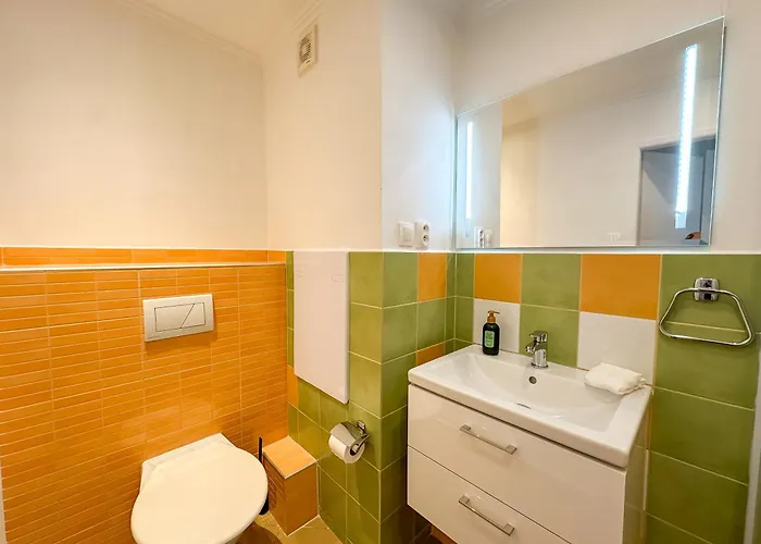 Simcity I Square W Balcony 24 7 Self Check-in 1 Min Walk To Europa Shopping Mall Apartment Zvolen