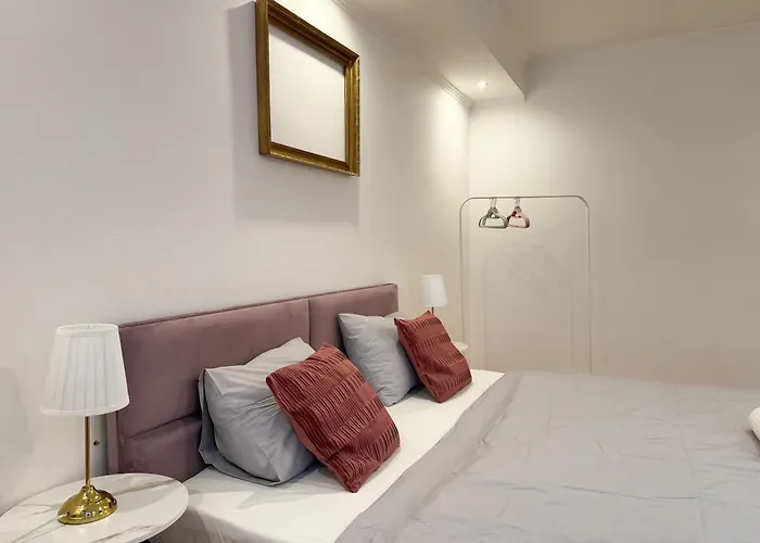 Simcity I Square W Balcony 24 7 Self Check-in 1 Min Walk To Europa Shopping Mall Zvolen